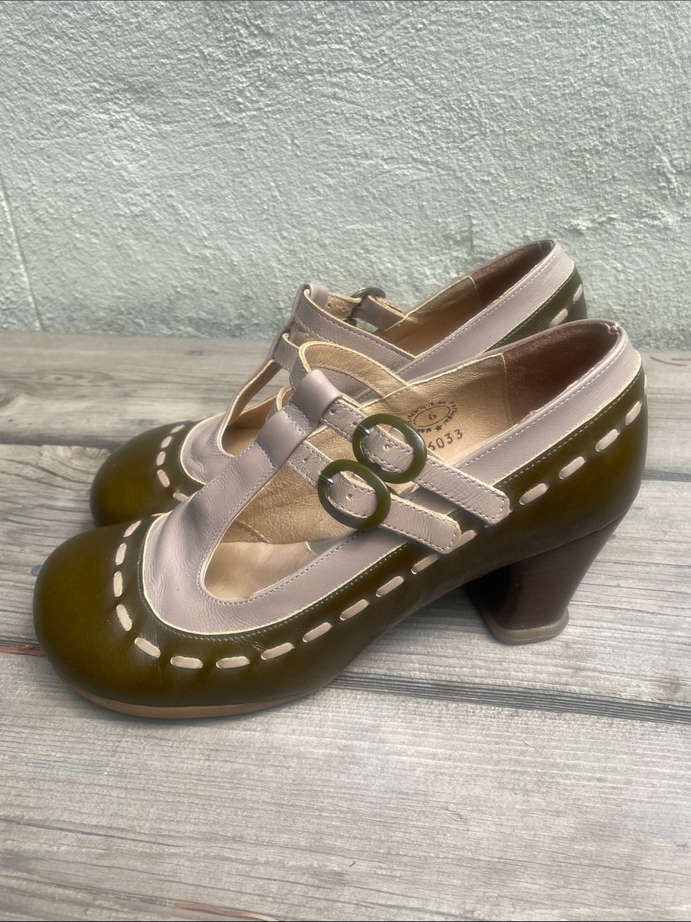 John Fluevog Brightman T- Strap Mary Jane Heels Size 6 EUC Olive/Tan Gorgeous